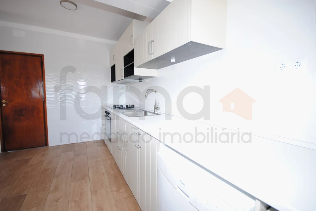 Moradia T3 para Arrendamento em São Domingos de Rana Foto 9