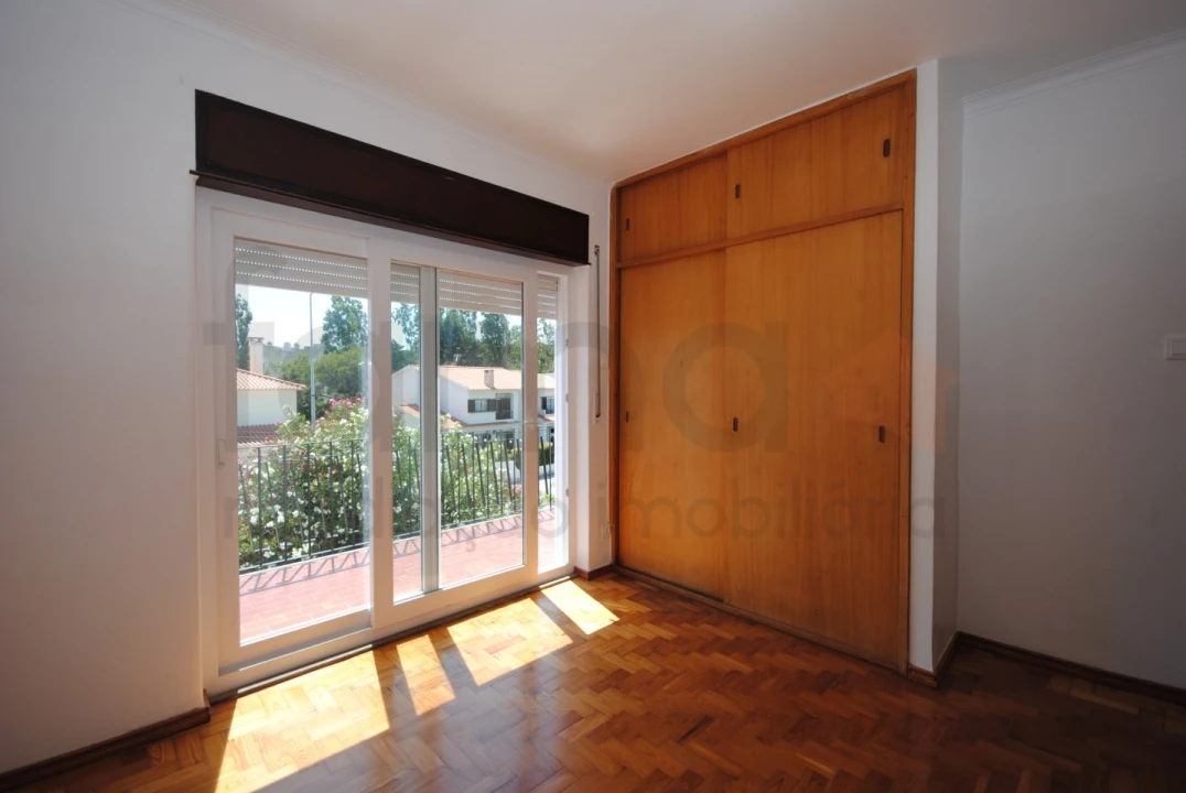 Moradia T3 para Arrendamento em São Domingos de Rana Foto 25