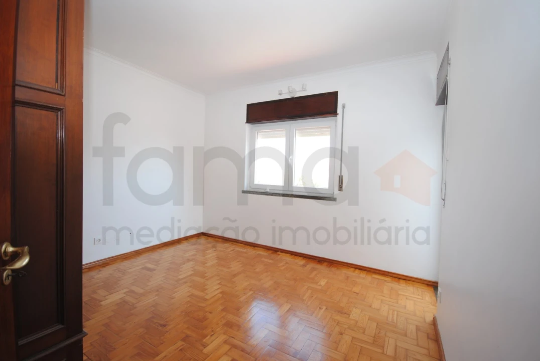 Moradia T3 para Arrendamento em São Domingos de Rana Foto 34