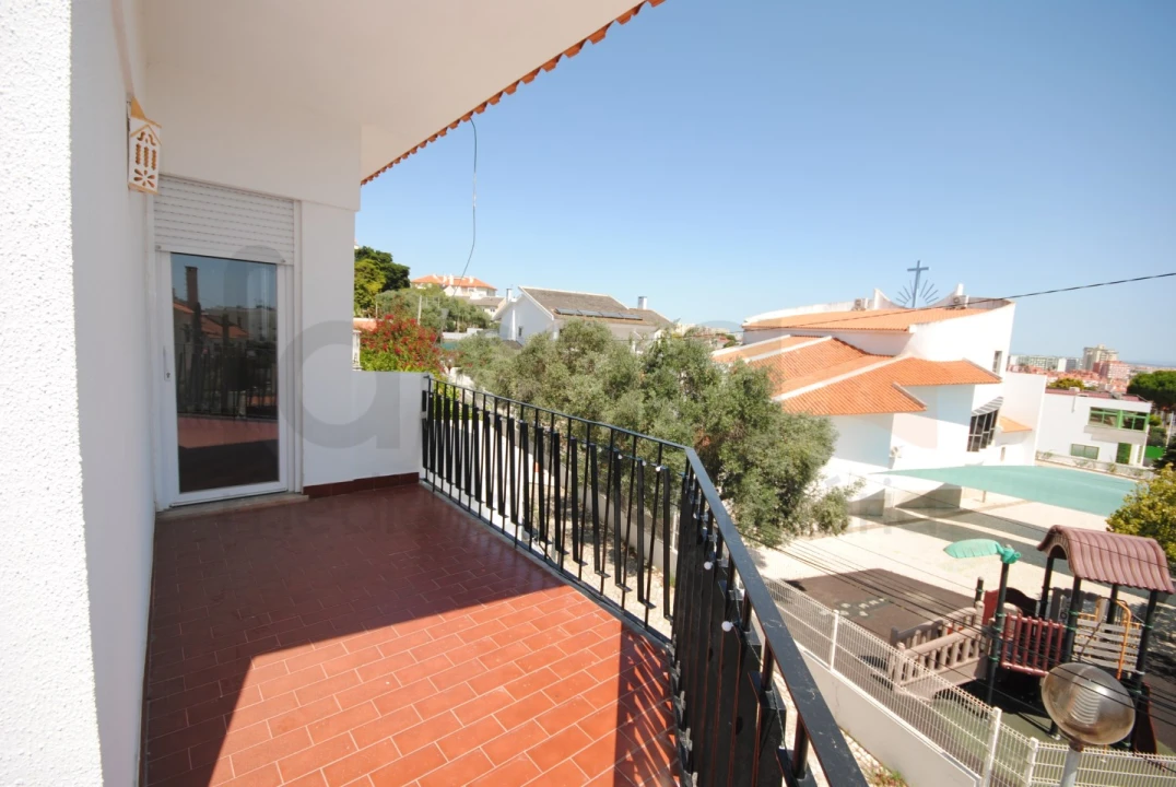 Moradia T3 para Arrendamento em São Domingos de Rana Foto 38