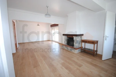 Moradia T3 para Arrendamento em São Domingos de Rana