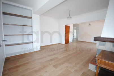 Moradia T3 para Arrendamento em São Domingos de Rana