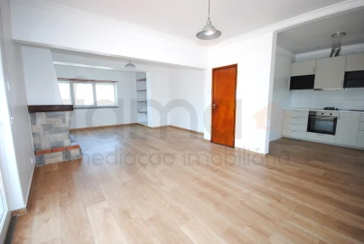 Moradia T3 para Arrendamento em São Domingos de Rana