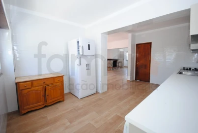 Moradia T3 para Arrendamento em São Domingos de Rana