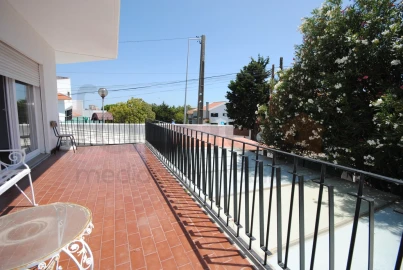 Moradia T3 para Arrendamento em São Domingos de Rana