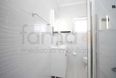 Moradia T3 para Arrendamento em São Domingos de Rana