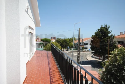 Moradia T3 para Arrendamento em São Domingos de Rana