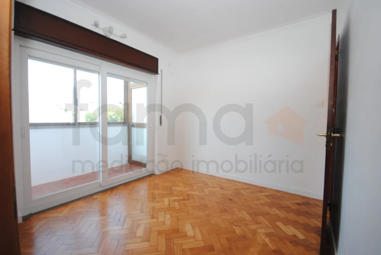 Moradia T3 para Arrendamento em São Domingos de Rana Foto 23