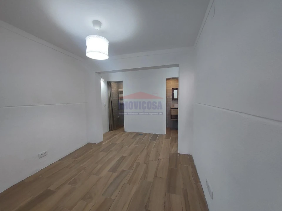 Moradia T2 para Venda em Nossa Senhora da Conceição e São Bartolomeu Foto 5