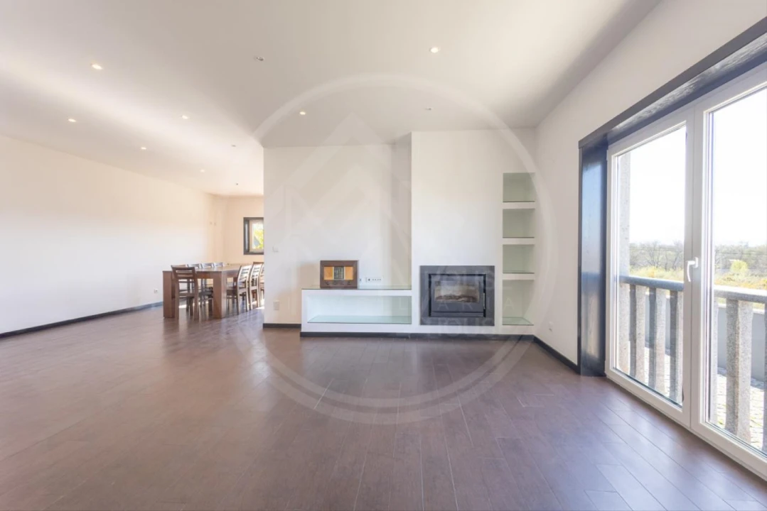 Moradia T3 para Venda em Vilar de Nantes Foto 5