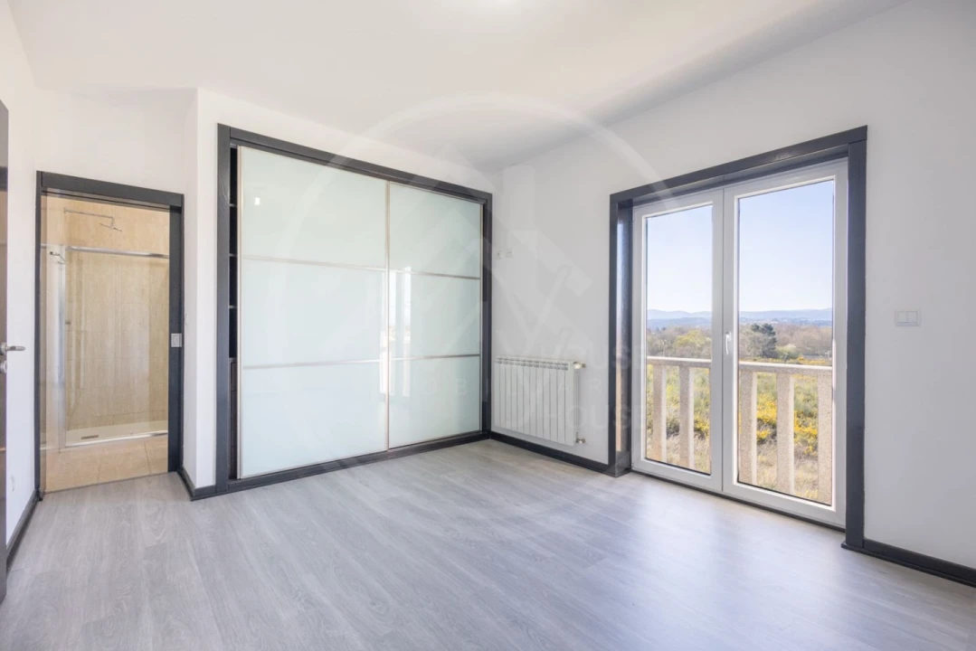 Moradia T3 para Venda em Vilar de Nantes Foto 11