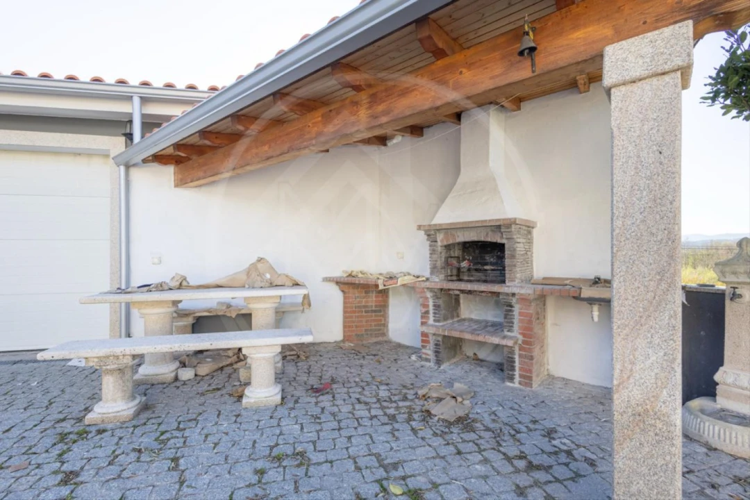 Moradia T3 para Venda em Vilar de Nantes Foto 22