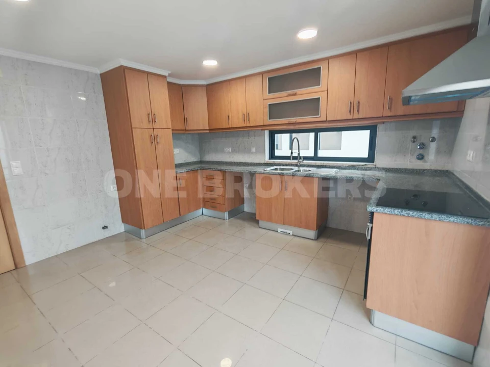 Moradia T5 para Venda em Almada, Cova da Piedade, Pragal e Cacilhas Foto 3