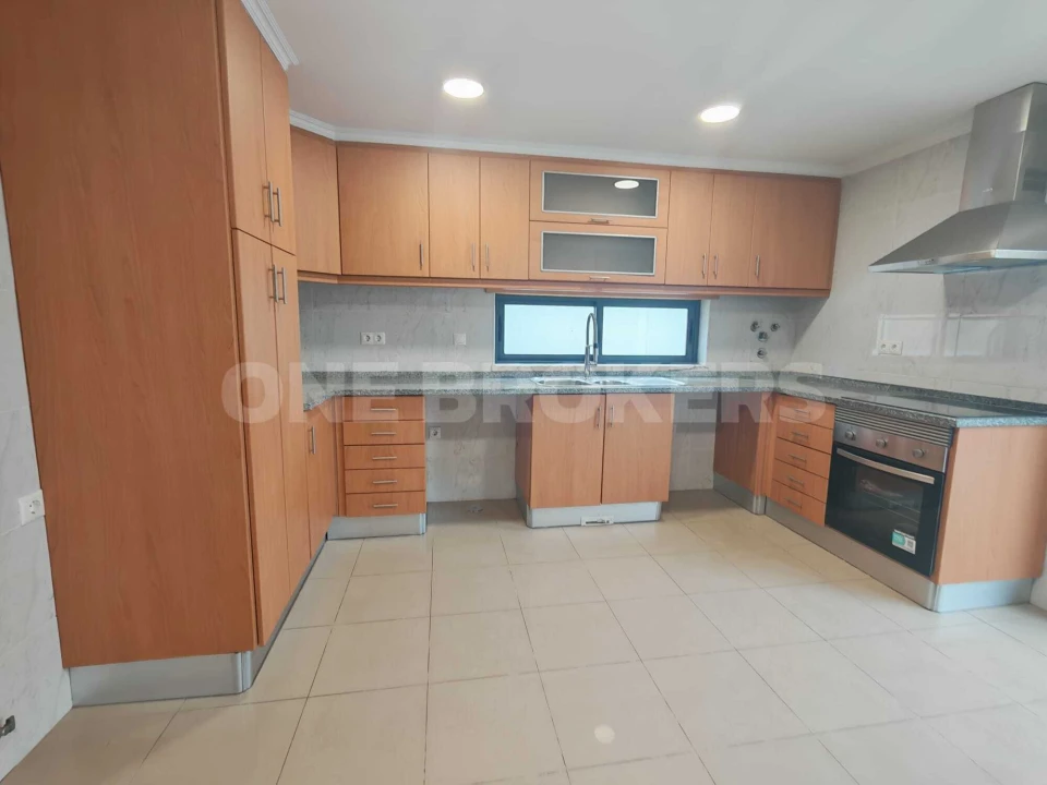 Moradia T5 para Venda em Almada, Cova da Piedade, Pragal e Cacilhas Foto 2