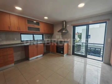 Moradia T5 para Venda em Almada, Cova da Piedade, Pragal e Cacilhas