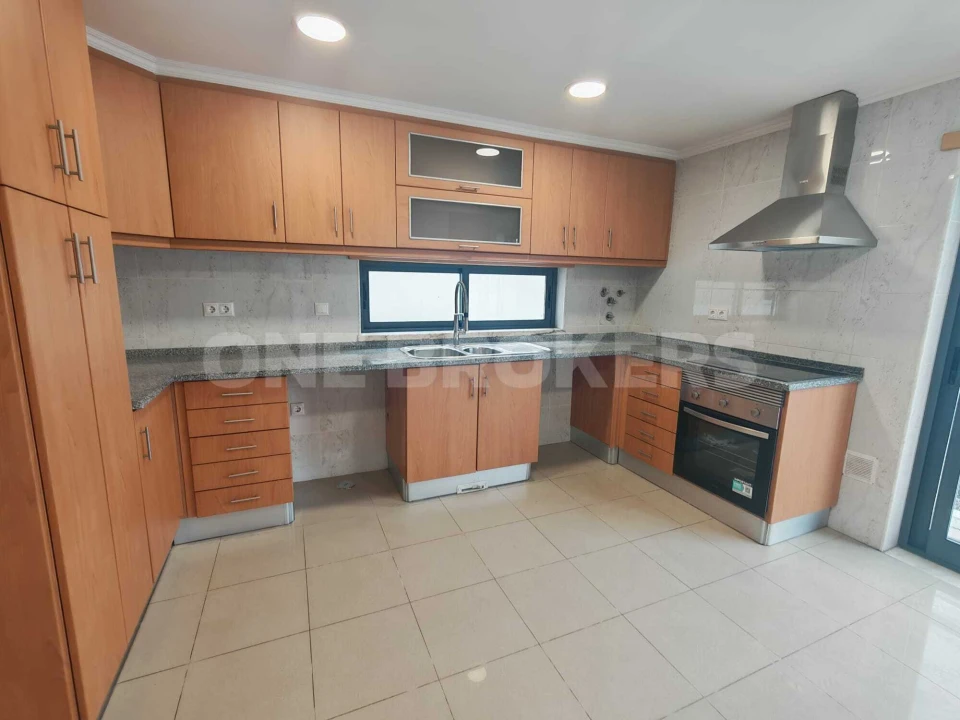 Moradia T5 para Venda em Almada, Cova da Piedade, Pragal e Cacilhas Foto 4