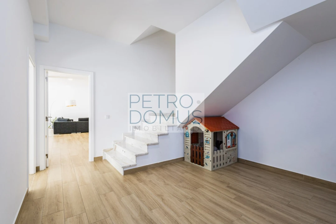 Moradia T5 para Venda em Leiria, Pousos, Barreira e Cortes Foto 40