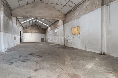 Terreno Comércio / Armazém para Arrendamento em Custóias, Leça do Balio e Guifões
