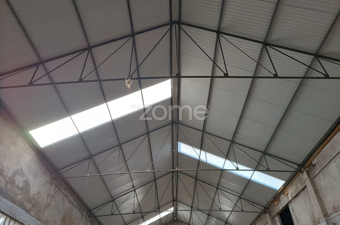 Terreno Comércio / Armazém para Arrendamento em Custóias, Leça do Balio e Guifões Foto 1