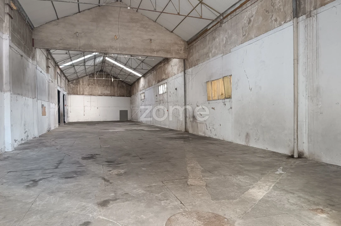 Terreno Comércio / Armazém para Arrendamento em Custóias, Leça do Balio e Guifões Foto 3