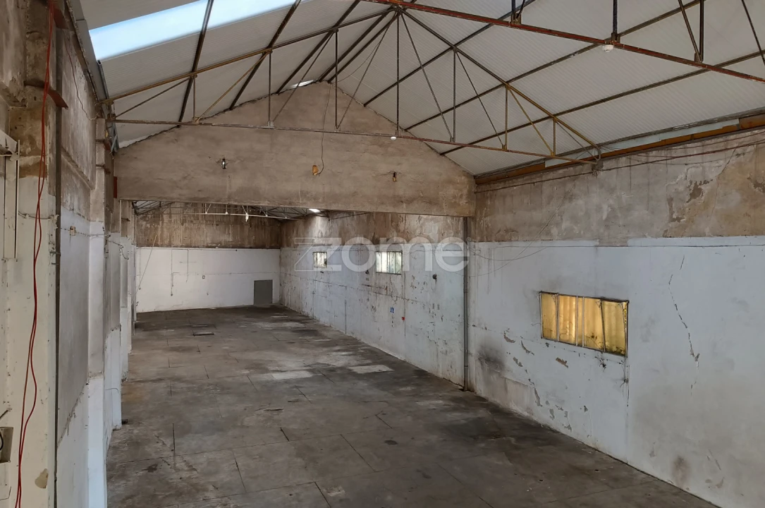 Terreno Comércio / Armazém para Arrendamento em Custóias, Leça do Balio e Guifões Foto 4