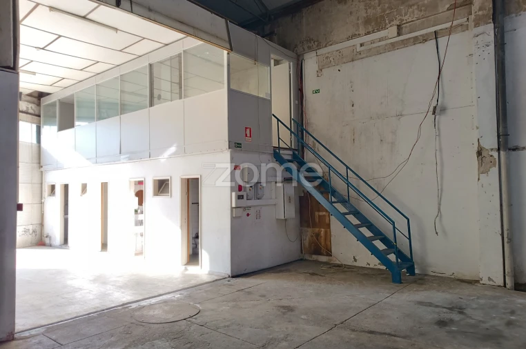 Terreno Comércio / Armazém para Arrendamento em Custóias, Leça do Balio e Guifões Foto 5