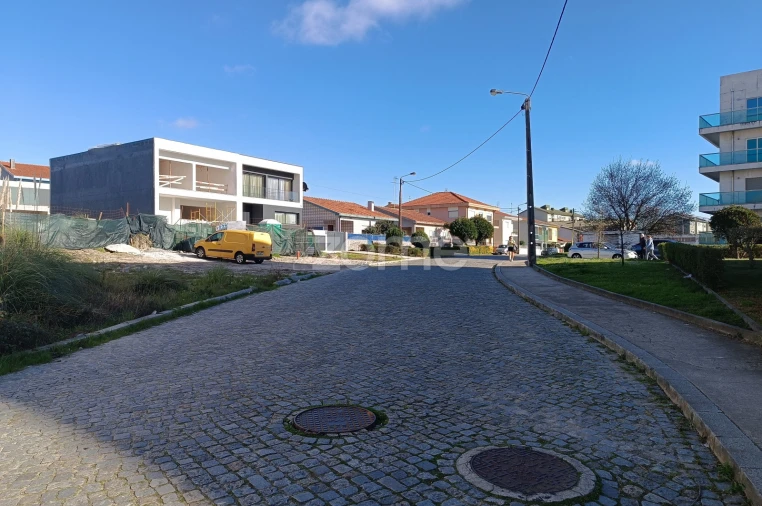 Terreno Comércio / Armazém para Arrendamento em Custóias, Leça do Balio e Guifões Foto 12