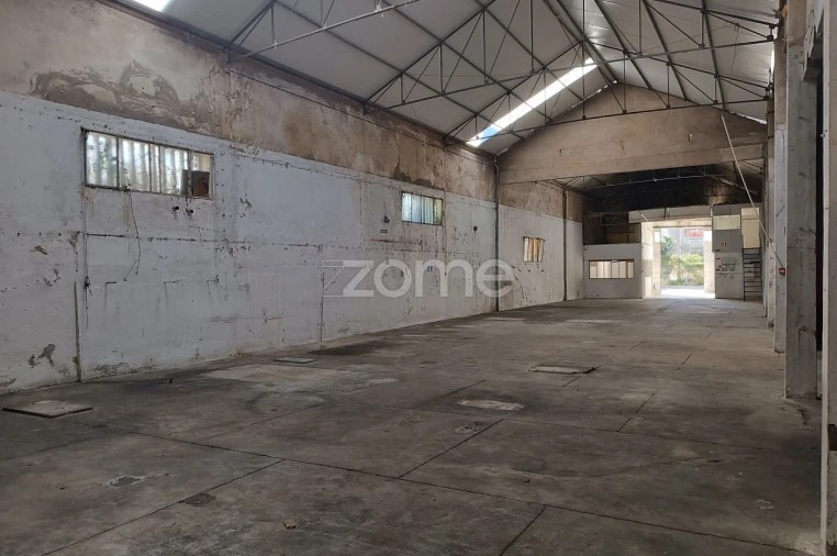 Terreno Comércio / Armazém para Arrendamento em Custóias, Leça do Balio e Guifões Foto 2