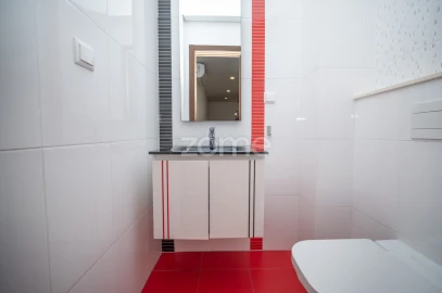 Apartamento T3 para Venda em Póvoa de Santo Adrião e Olival Basto