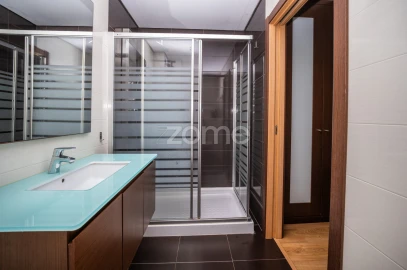 Apartamento T3 para Venda em Póvoa de Santo Adrião e Olival Basto