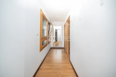 Apartamento T3 para Venda em Póvoa de Santo Adrião e Olival Basto