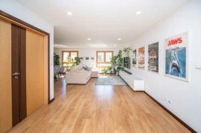 Apartamento T3 para Venda em Póvoa de Santo Adrião e Olival Basto