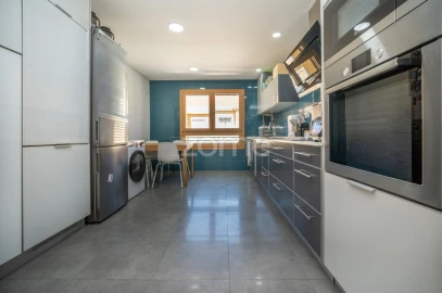 Apartamento T3 para Venda em Póvoa de Santo Adrião e Olival Basto