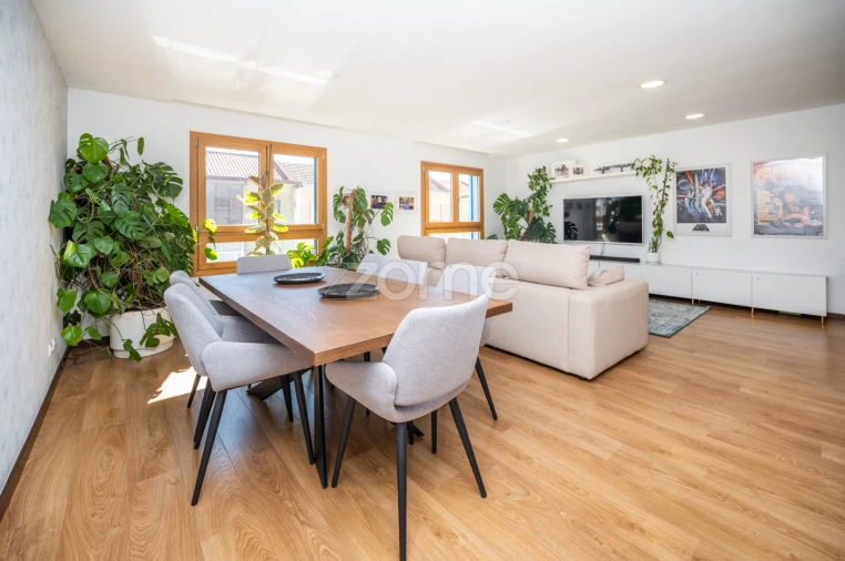 Apartamento T3 para Venda em Póvoa de Santo Adrião e Olival Basto Foto 3