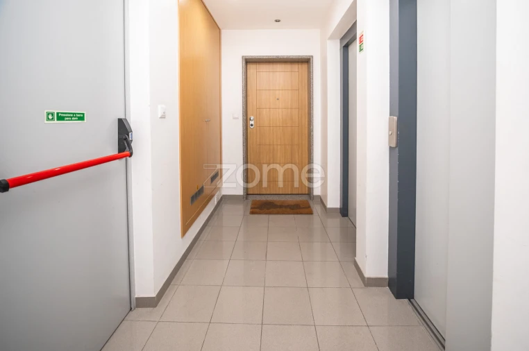 Apartamento T3 para Venda em Póvoa de Santo Adrião e Olival Basto Foto 26