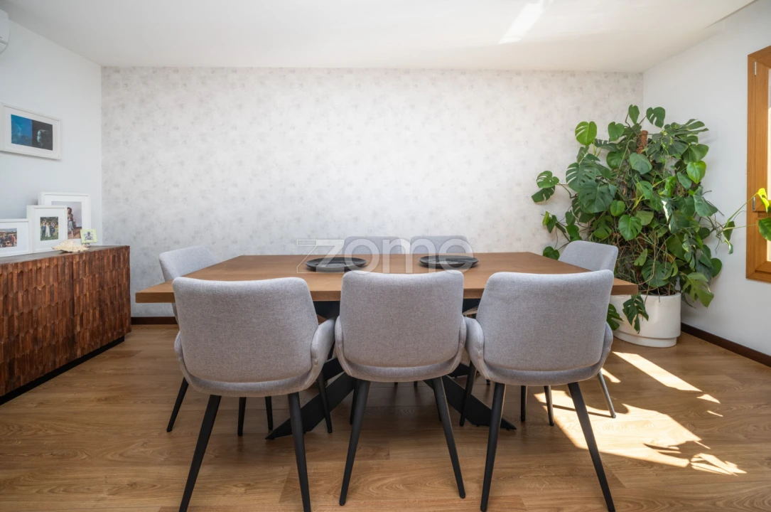 Apartamento T3 para Venda em Póvoa de Santo Adrião e Olival Basto Foto 1