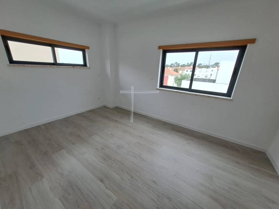 Moradia T5 para Venda em Laranjeiro e Feijó Foto 23