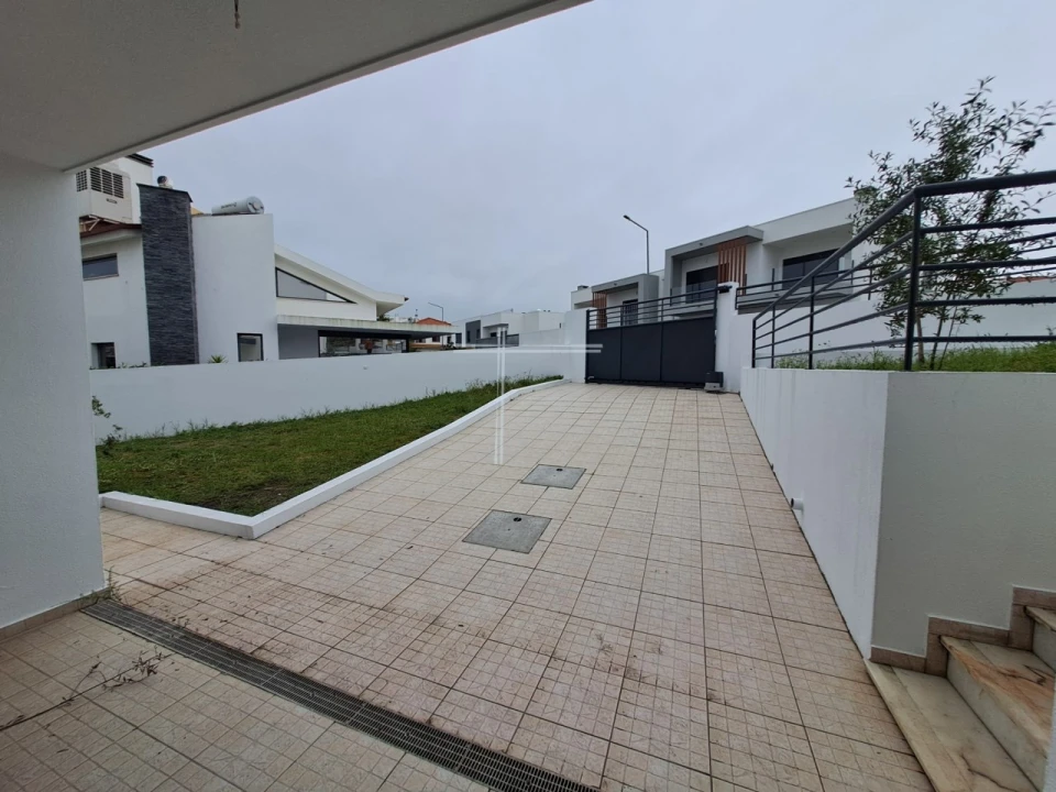 Moradia T5 para Venda em Laranjeiro e Feijó Foto 37