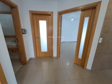 Moradia T5 para Venda em Laranjeiro e Feijó