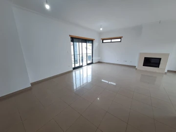 Moradia T5 para Venda em Laranjeiro e Feijó