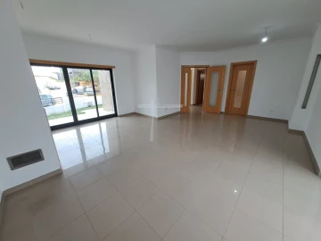 Moradia T5 para Venda em Laranjeiro e Feijó