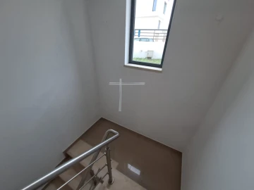 Moradia T5 para Venda em Laranjeiro e Feijó
