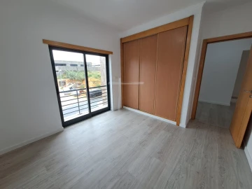 Moradia T5 para Venda em Laranjeiro e Feijó