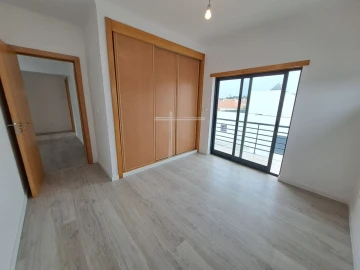 Moradia T5 para Venda em Laranjeiro e Feijó