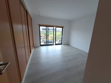 Moradia T5 para Venda em Laranjeiro e Feijó