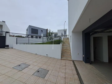 Moradia T5 para Venda em Laranjeiro e Feijó