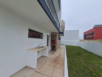 Moradia T5 para Venda em Laranjeiro e Feijó