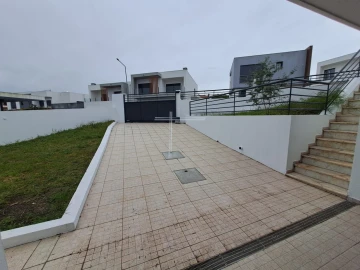 Moradia T5 para Venda em Laranjeiro e Feijó