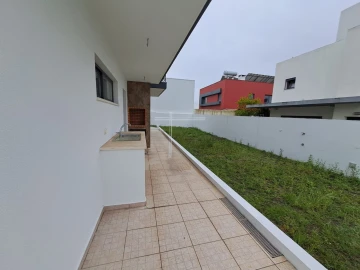 Moradia T5 para Venda em Laranjeiro e Feijó