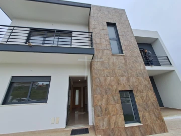 Moradia T5 para Venda em Laranjeiro e Feijó